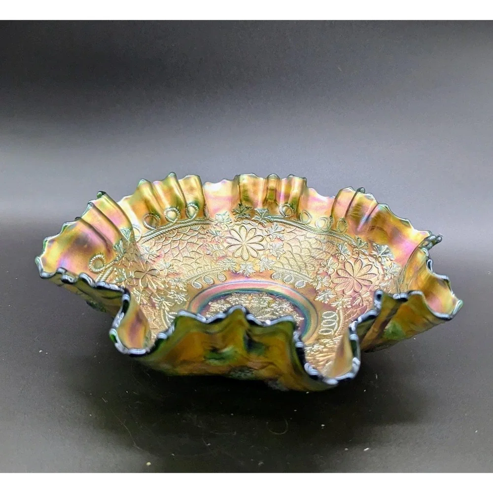 Antique Fenton Leaf Chain Green Carnival Glass Double Crimped Bowl 8.5